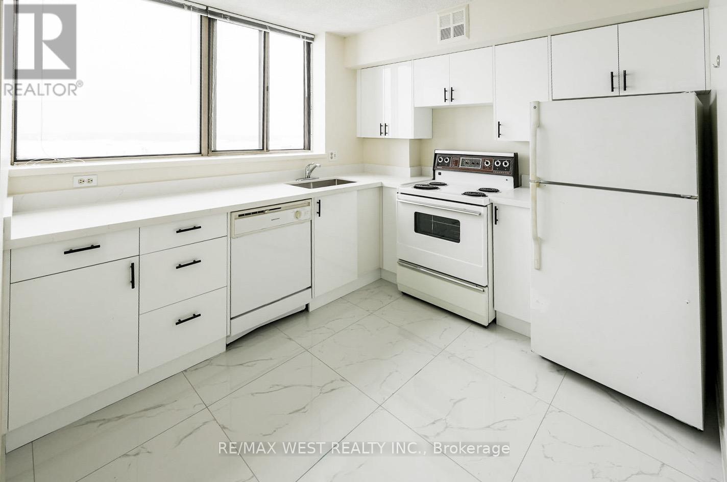 1301 - 260 Queens Quay W, Toronto, Ontario  M5J 2N3 - Photo 17 - C12763350
