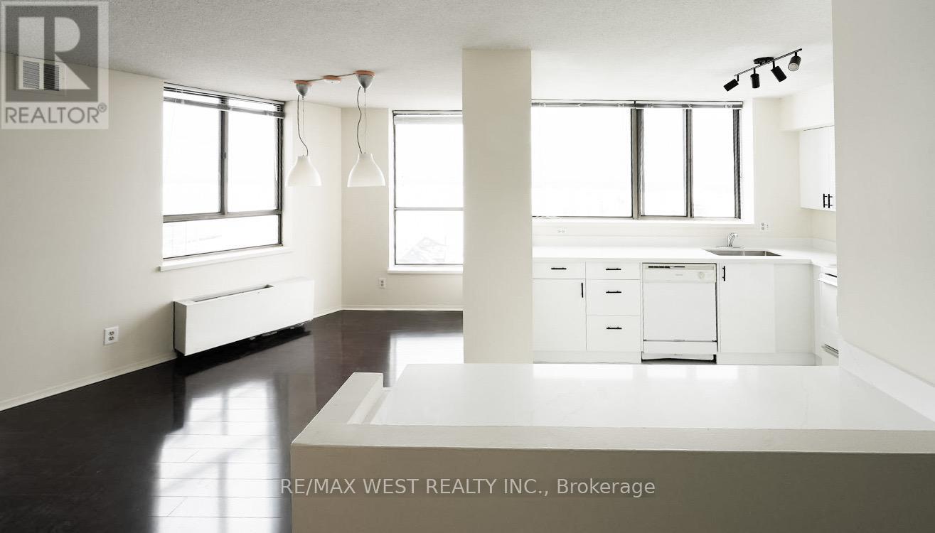 1301 - 260 Queens Quay W, Toronto, Ontario  M5J 2N3 - Photo 6 - C12763350