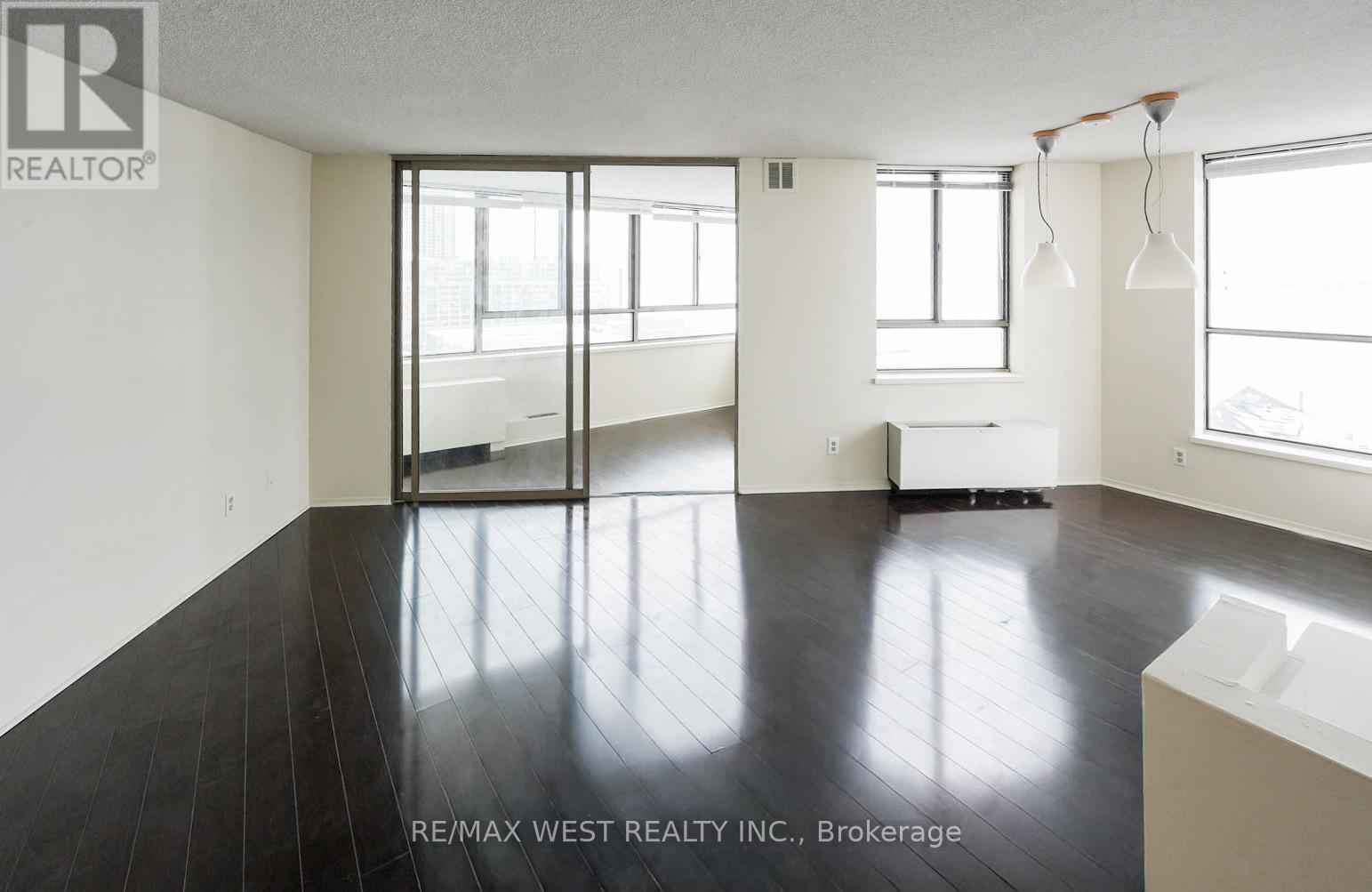 1301 - 260 Queens Quay W, Toronto, Ontario  M5J 2N3 - Photo 5 - C12763350