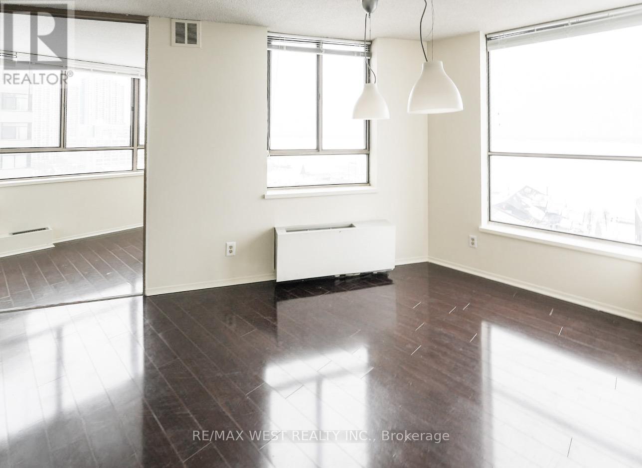 1301 - 260 Queens Quay W, Toronto, Ontario  M5J 2N3 - Photo 9 - C12763350