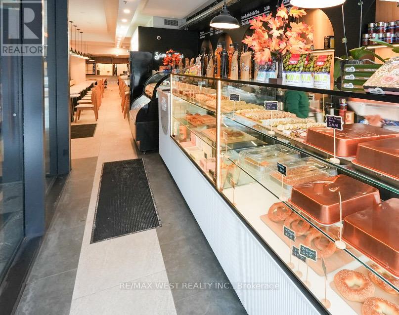 501 Bloor Street W, Toronto, Ontario  M5S 1Y2 - Photo 3 - C12775344