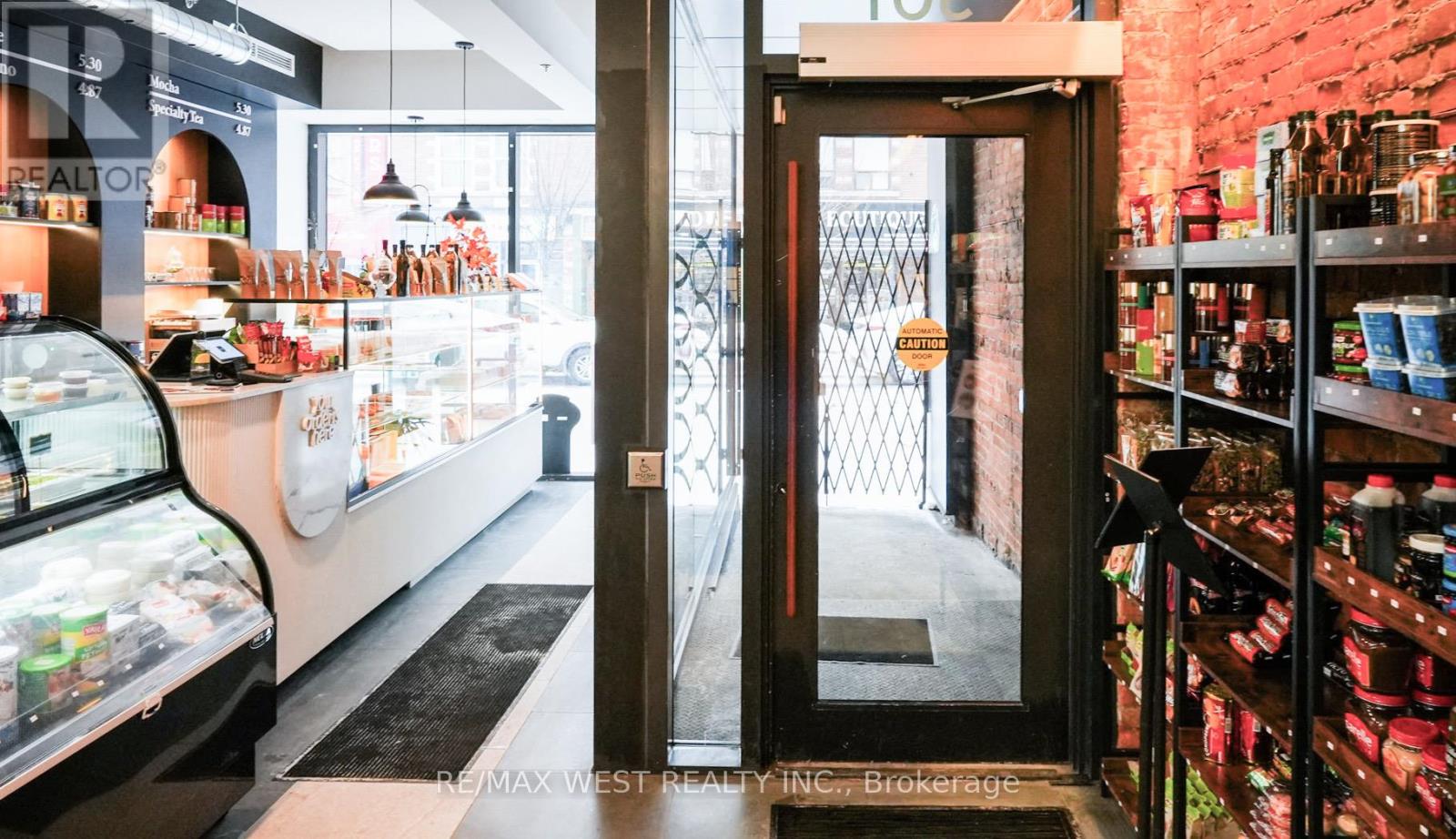 501 Bloor Street W, Toronto, Ontario  M5S 1Y2 - Photo 2 - C12775344