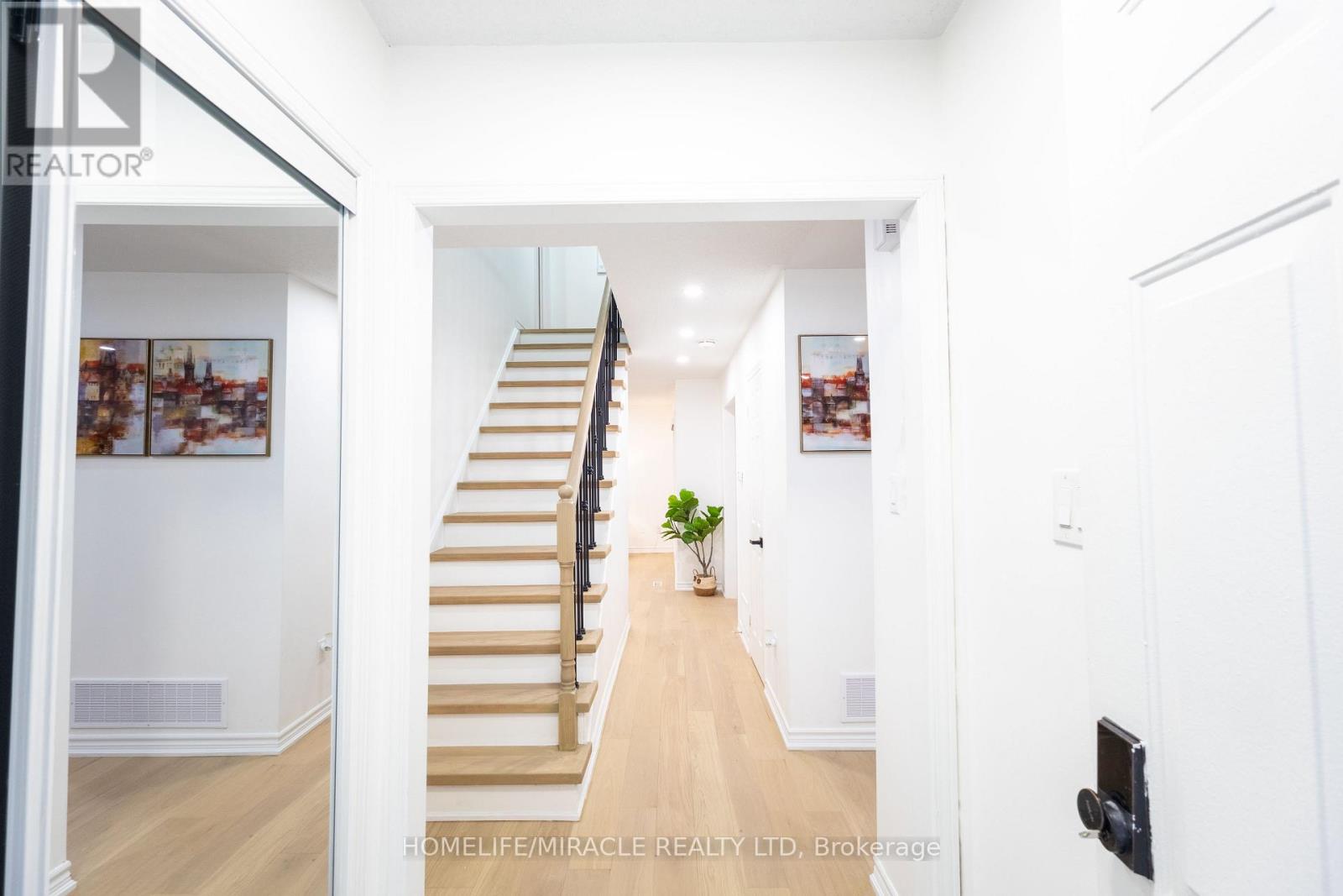 2 Santa Anita Court, Brampton, Ontario  L6Y 4P8 - Photo 3 - W12769286