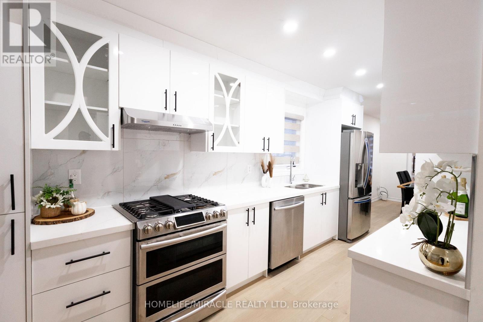 2 Santa Anita Court, Brampton, Ontario  L6Y 4P8 - Photo 9 - W12769286