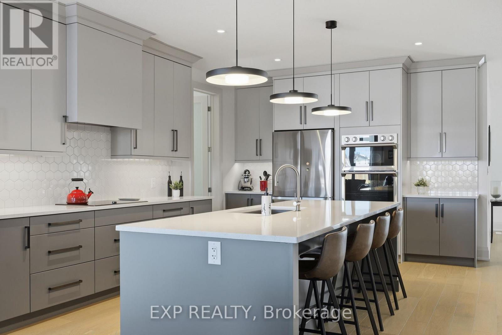 56 Optimist Drive, Southwold, Ontario  N5P 0G4 - Photo 11 - X12770260