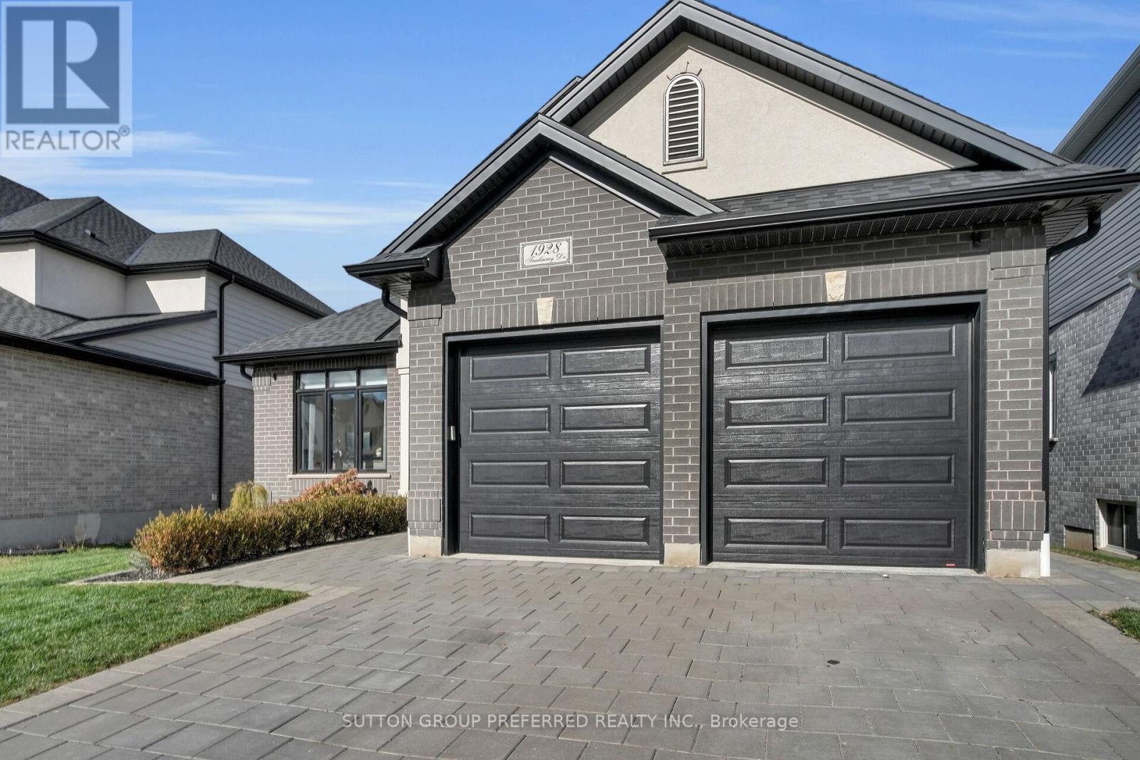 1928 Trailsway Drive, London South, Ontario  N6K 0K7 - Photo 3 - X12778160