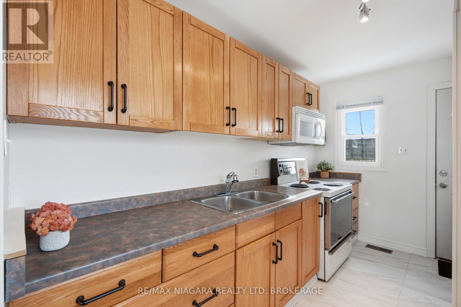 45 Plymouth Avenue, St. Catharines, Ontario  L2R 2X8 - Photo 17 - X12778120