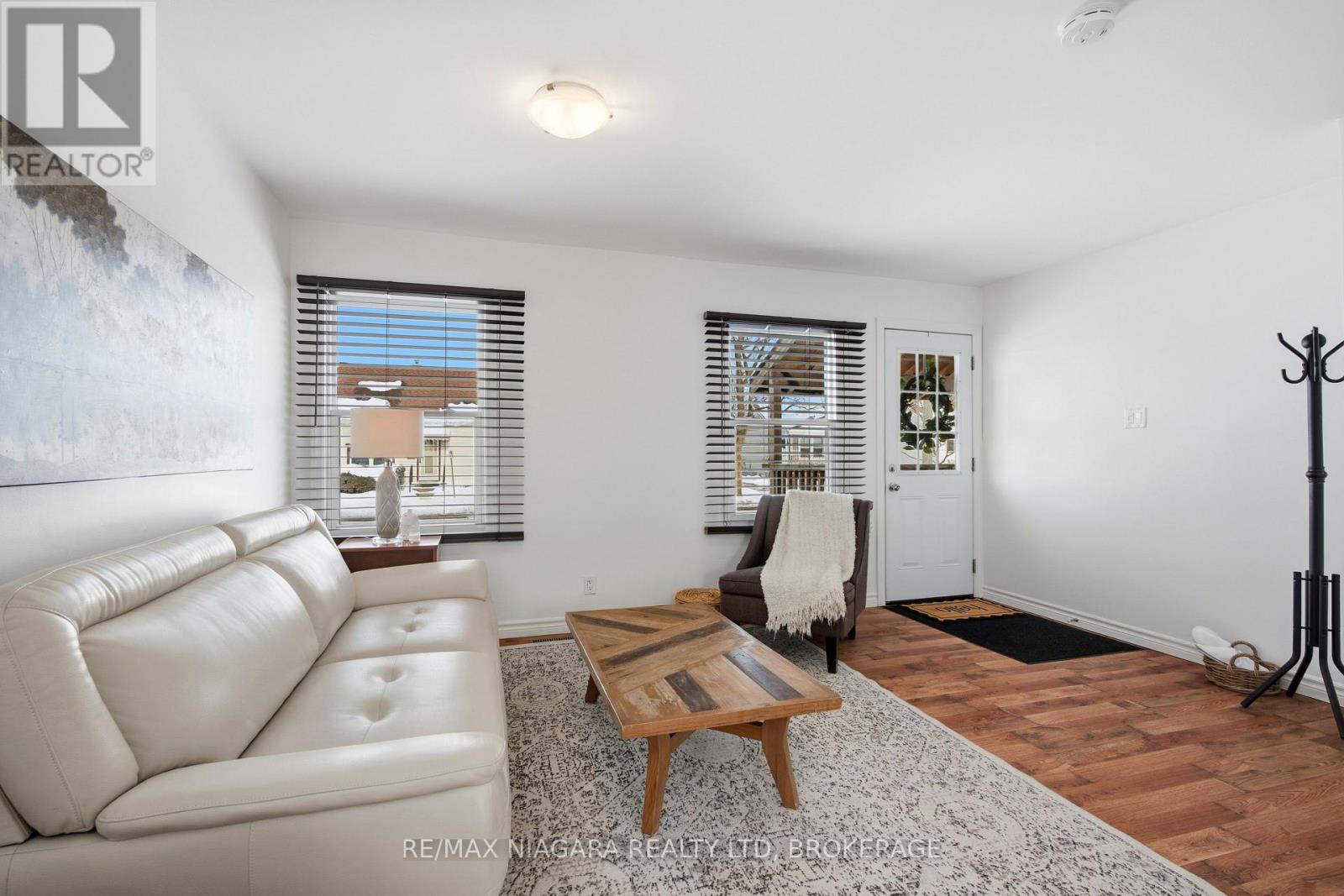 45 Plymouth Avenue, St. Catharines, Ontario  L2R 2X8 - Photo 3 - X12778120