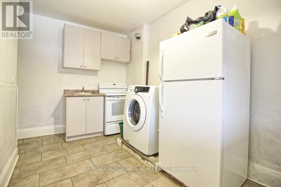 2nd Fl - 2001 Yonge Street, Toronto (Mount Pleasant West), Ontario  M4S 1Z8 - Photo 6 - C12778084