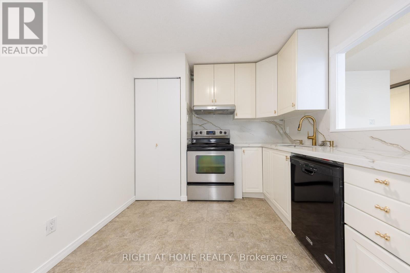 3206 - 10 Tangreen Court, Toronto, Ontario  M2M 4B9 - Photo 12 - C12778092