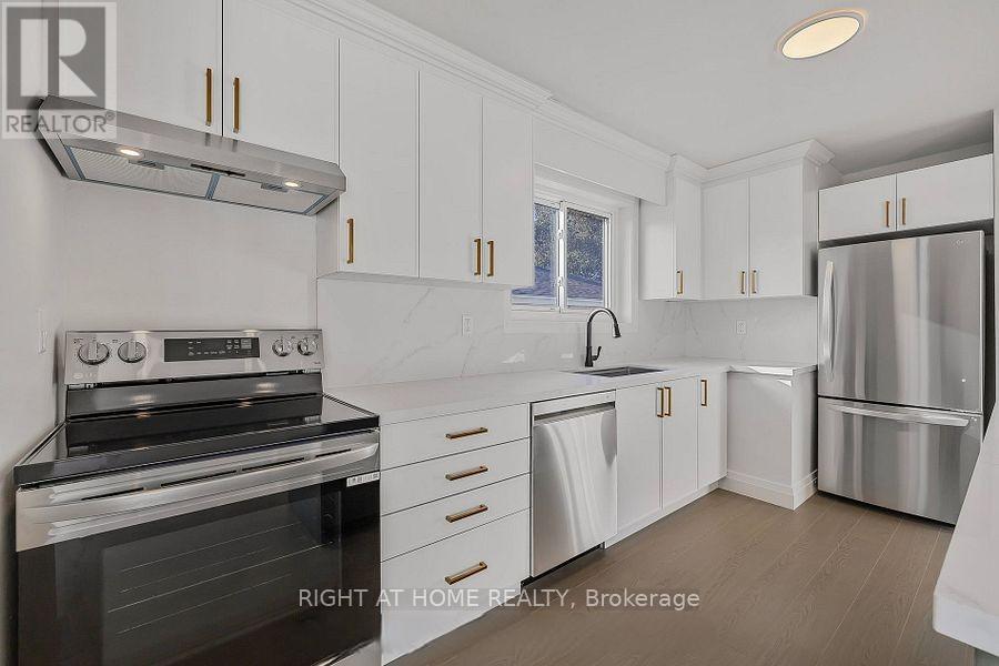 Main - 703 Sunnypoint Drive, Newmarket, Ontario  L3Y 2Z7 - Photo 5 - N12778106