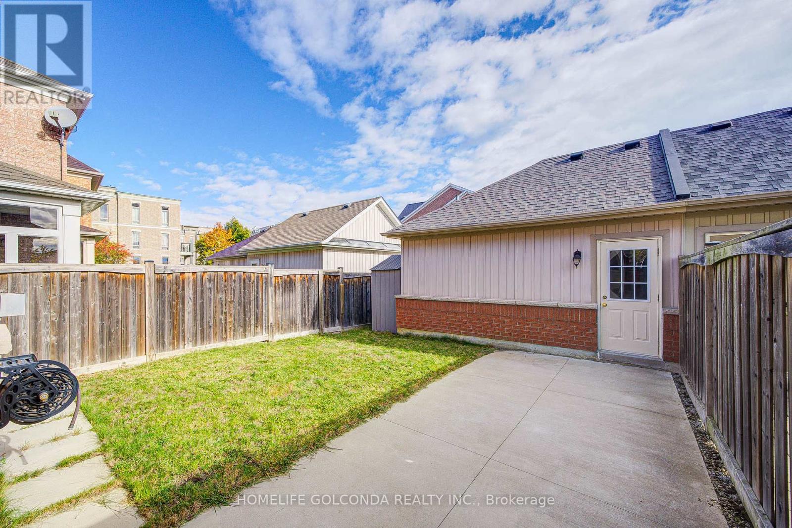 27 Lindcrest Manor, Markham, Ontario  L6B 0A7 - Photo 33 - N12778162