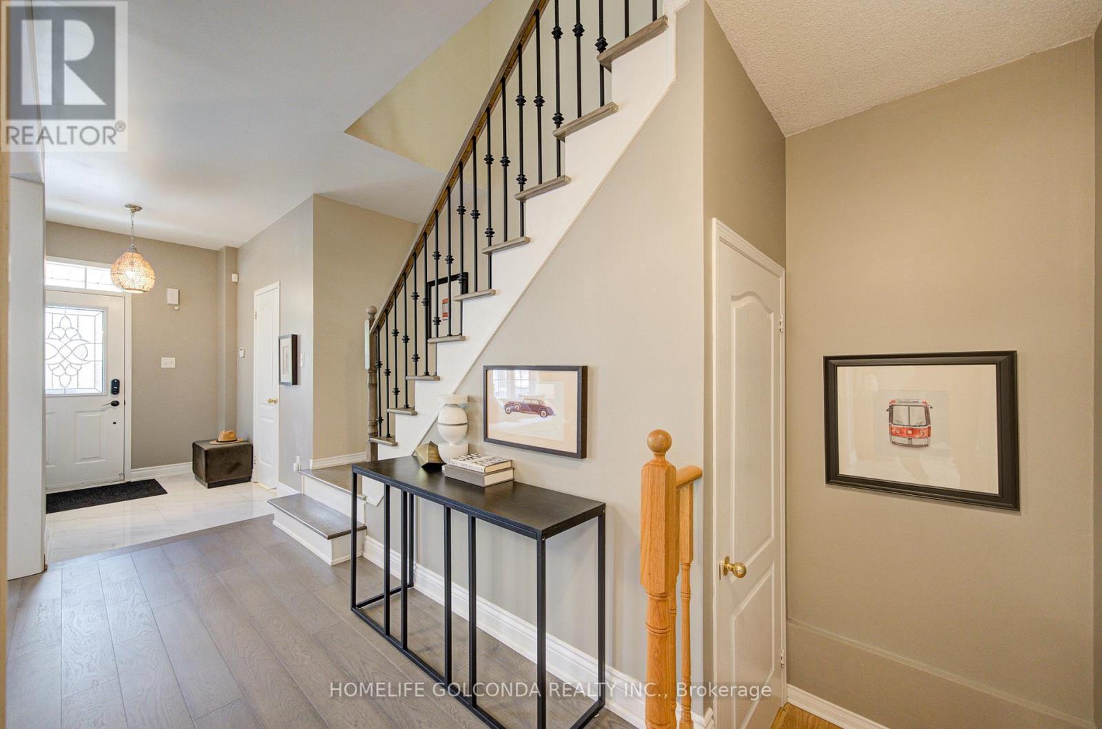 27 Lindcrest Manor, Markham, Ontario  L6B 0A7 - Photo 7 - N12778162