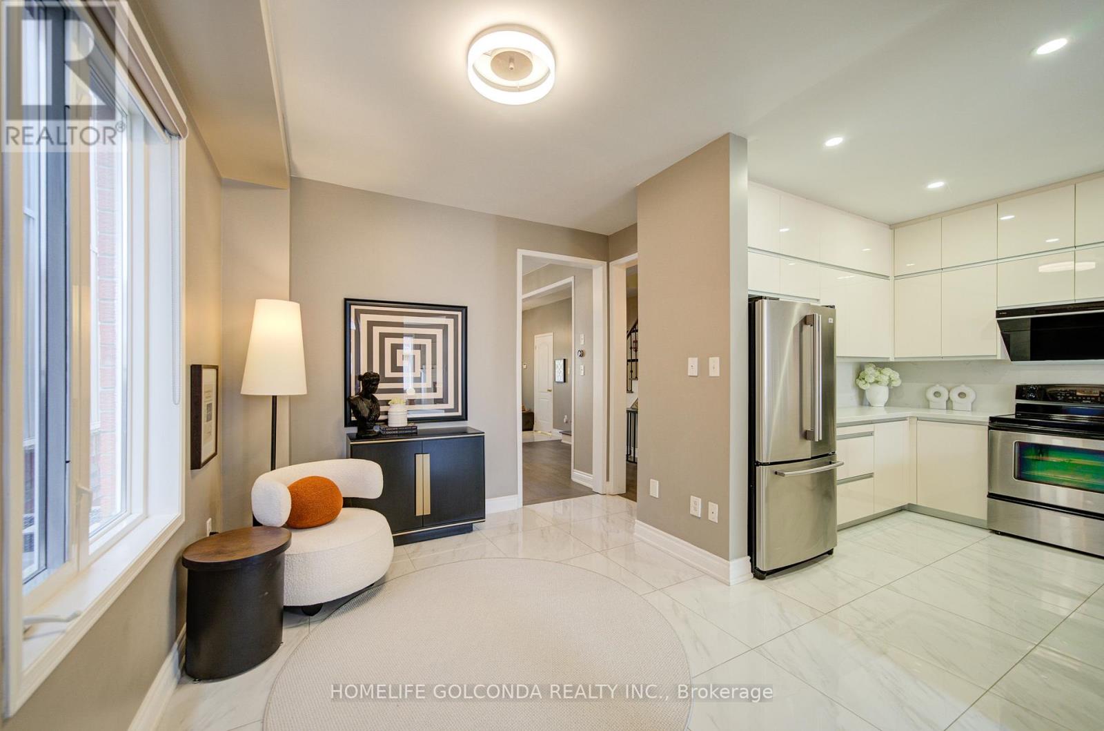 27 Lindcrest Manor, Markham, Ontario  L6B 0A7 - Photo 9 - N12778162