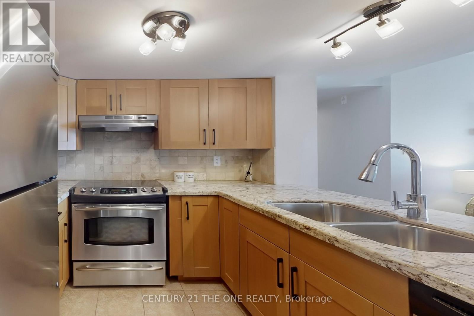 1004 - 75 Weldrick Road E, Richmond Hill, Ontario  L4C 0H9 - Photo 14 - N12778168