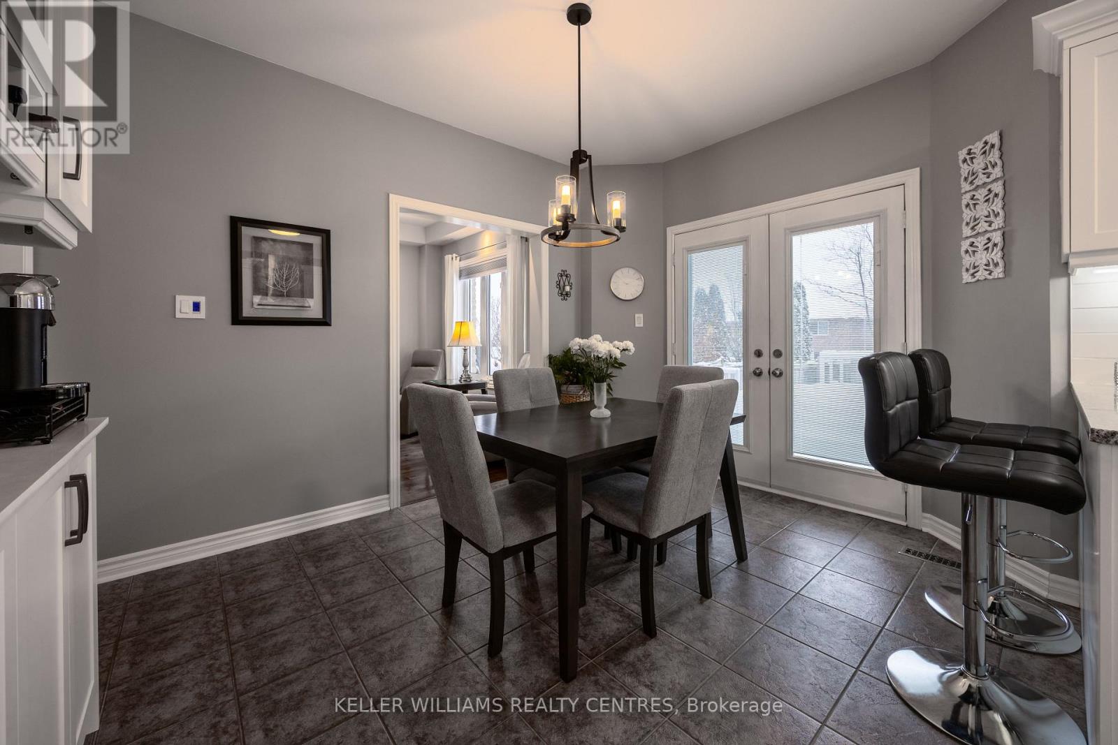 13 Surrey Drive Drive, Barrie (Little Lake), Ontario  L4M 0C5 - Photo 10 - S12778122