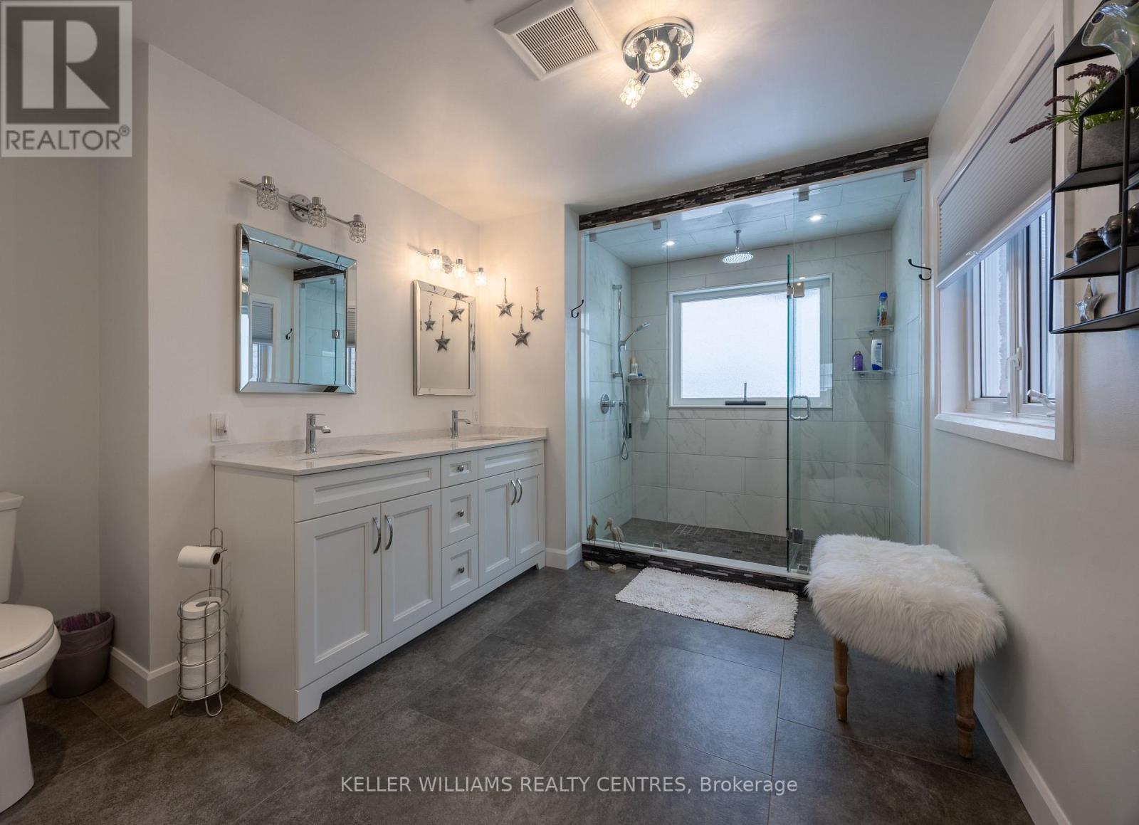 13 Surrey Drive Drive, Barrie (Little Lake), Ontario  L4M 0C5 - Photo 19 - S12778122