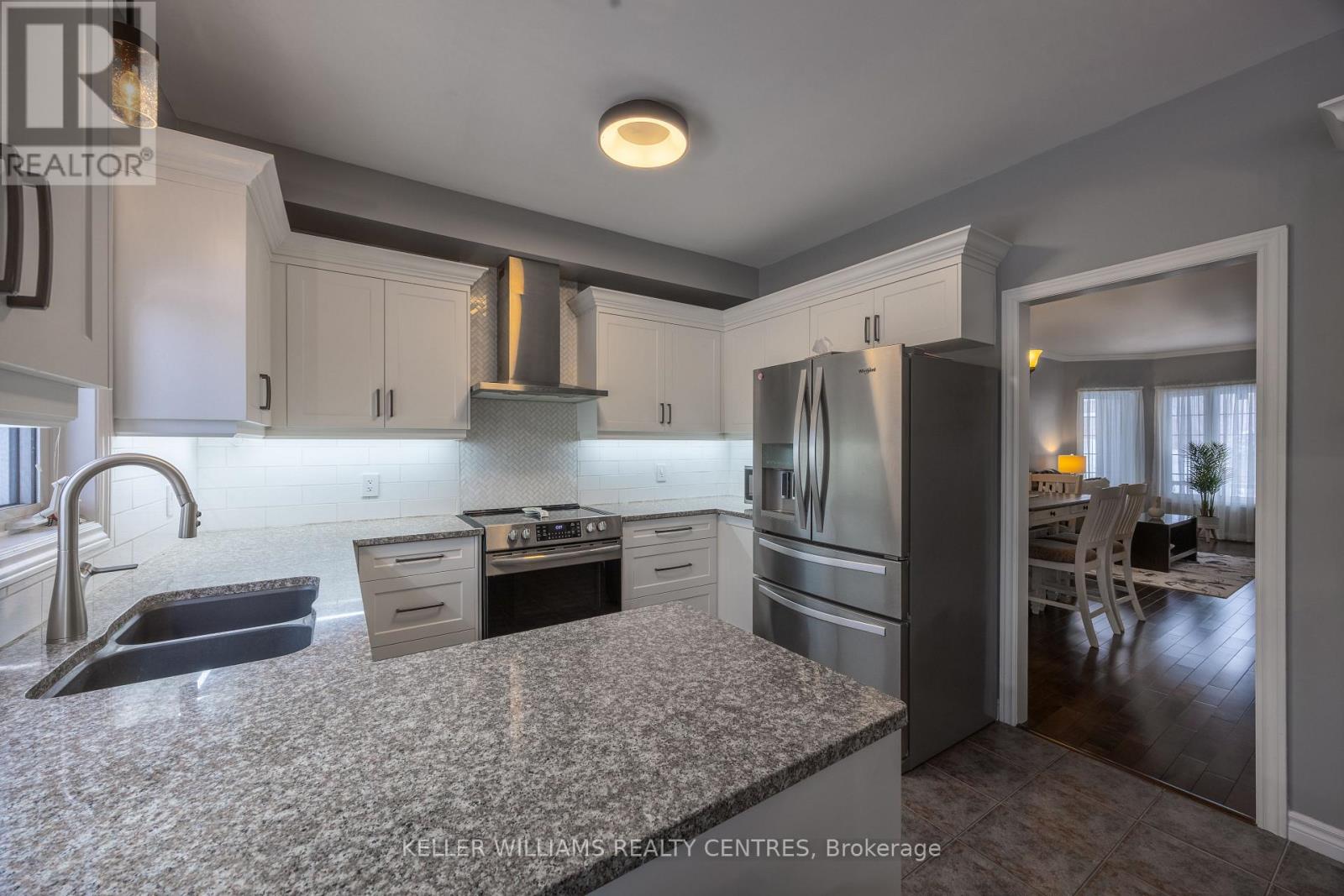 13 Surrey Drive Drive, Barrie (Little Lake), Ontario  L4M 0C5 - Photo 6 - S12778122