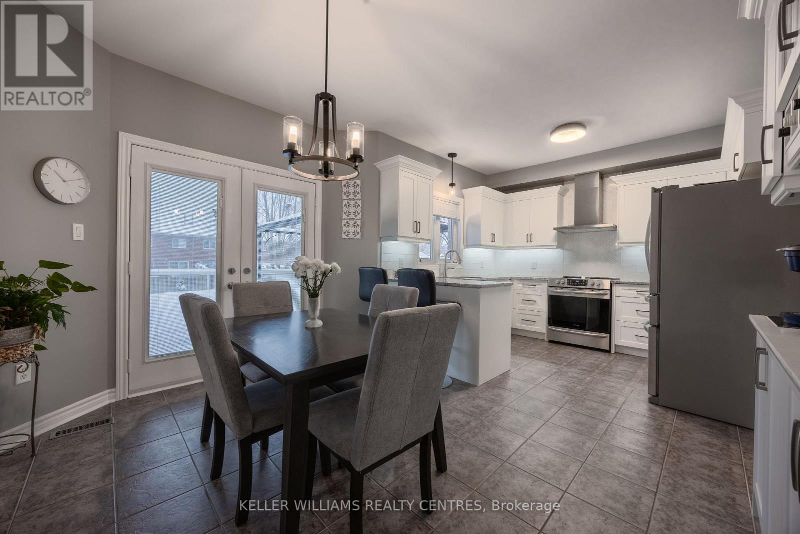 13 Surrey Drive Drive, Barrie (Little Lake), Ontario  L4M 0C5 - Photo 9 - S12778122