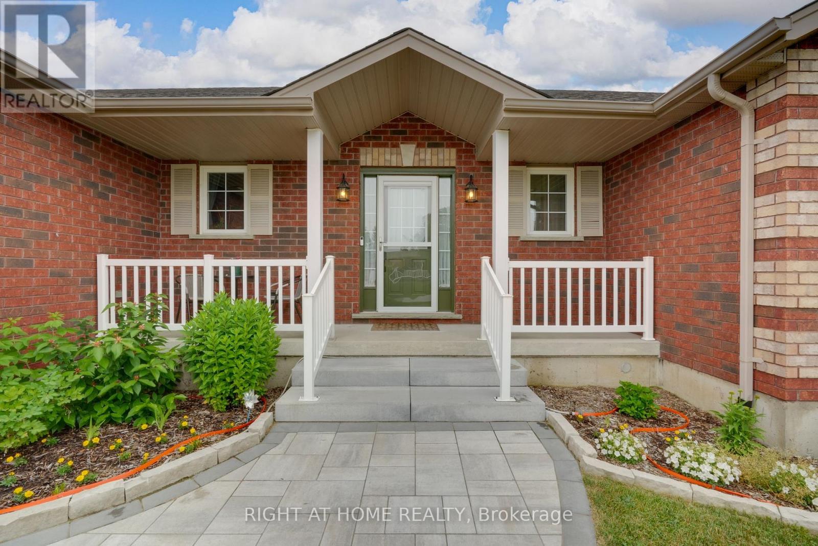 16 O'neill Circle, Springwater (Phelpston), Ontario  L0L 2K0 - Photo 4 - S12778134