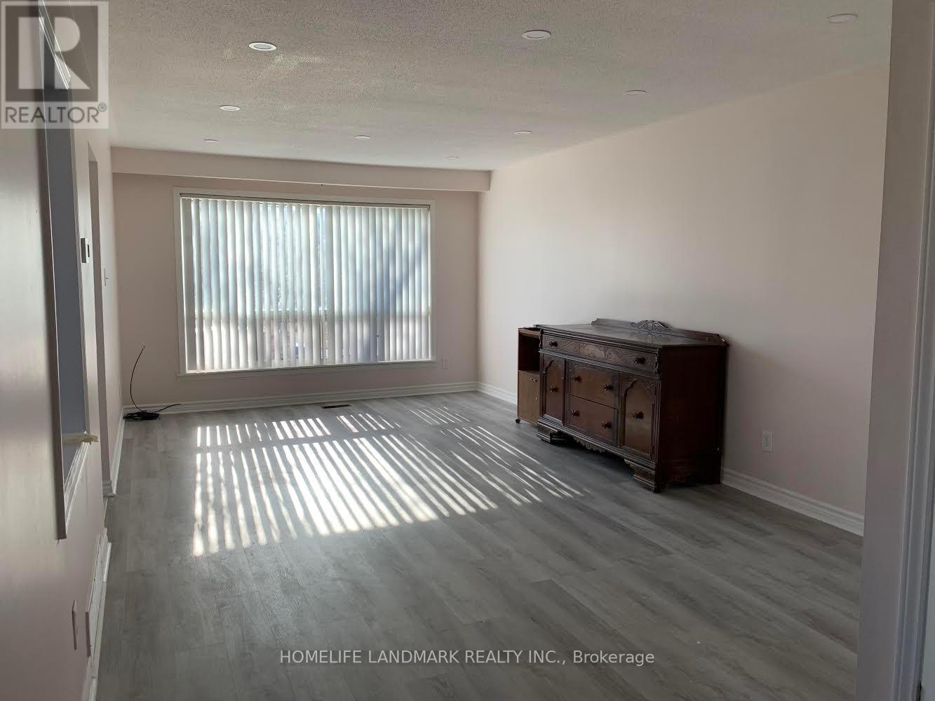 (Upper) - 35 Edenridge Drive, Brampton, Ontario  L6T 3A9 - Photo 2 - W12778112