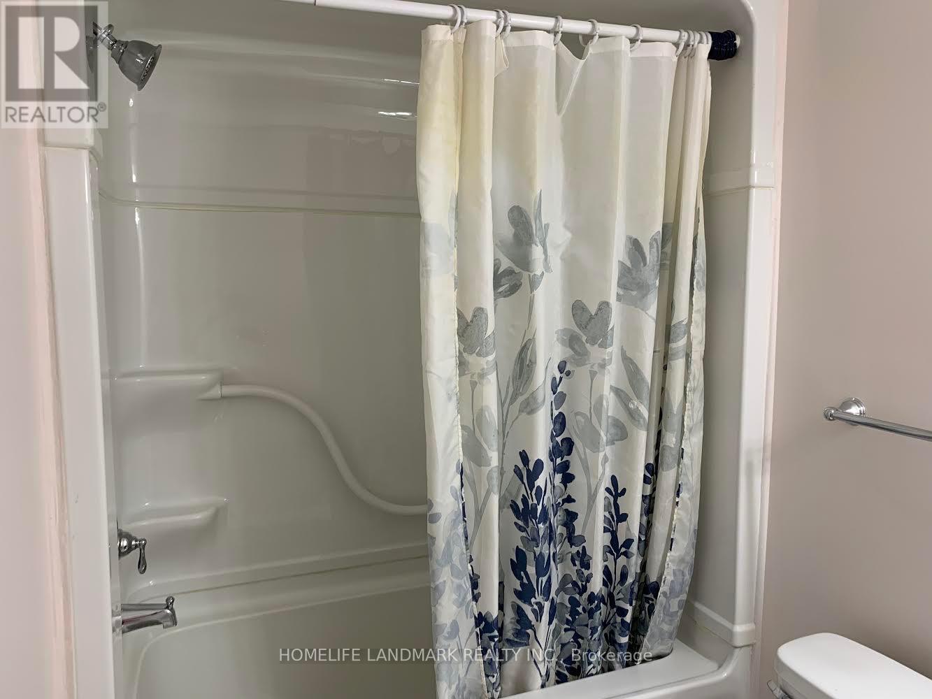 (Upper) - 35 Edenridge Drive, Brampton, Ontario  L6T 3A9 - Photo 7 - W12778112