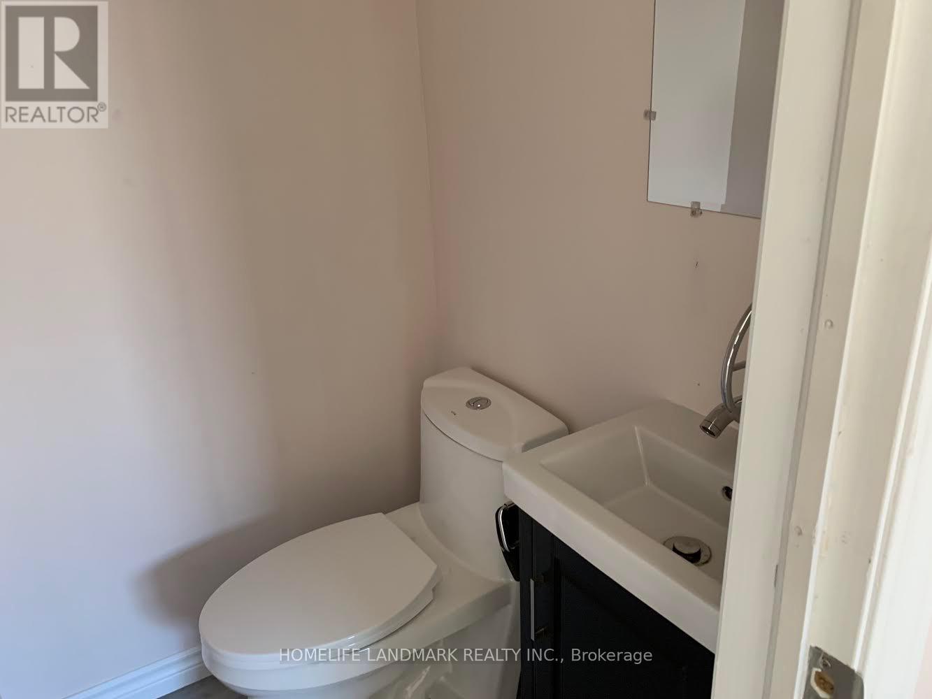 (Upper) - 35 Edenridge Drive, Brampton, Ontario  L6T 3A9 - Photo 8 - W12778112