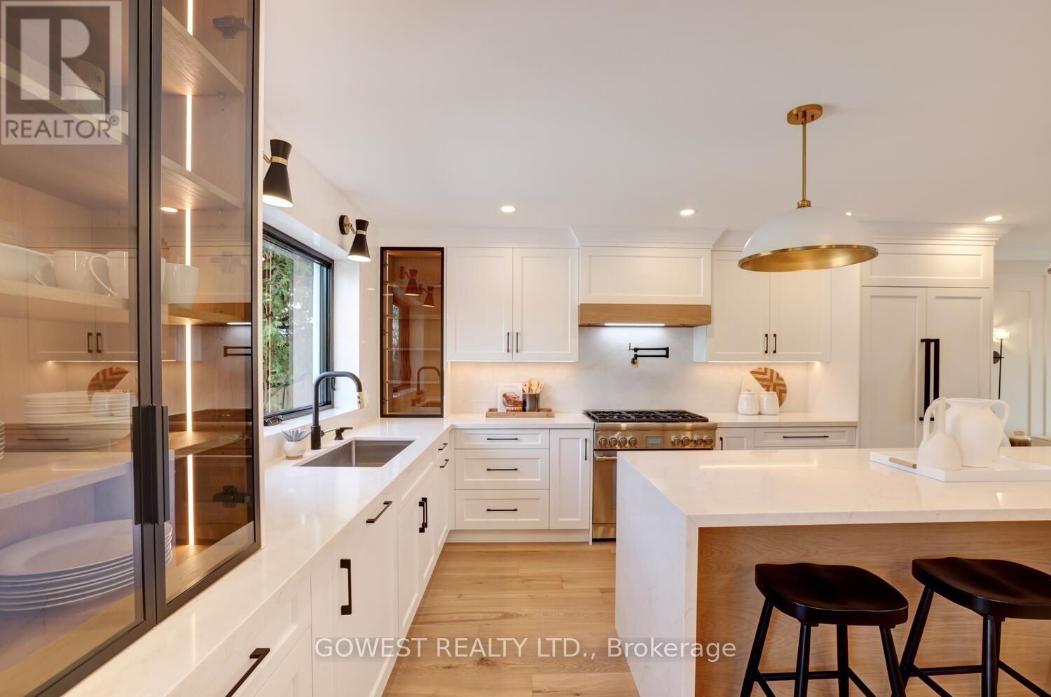 981 Valdese Drive, Mississauga, Ontario  L5C 2Z5 - Photo 15 - W12778154