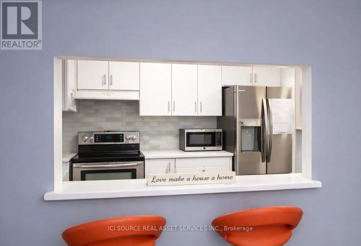 301 - 4205 Shipp Drive, Mississauga, Ontario  L4Z 2Y9 - Photo 2 - W12778164