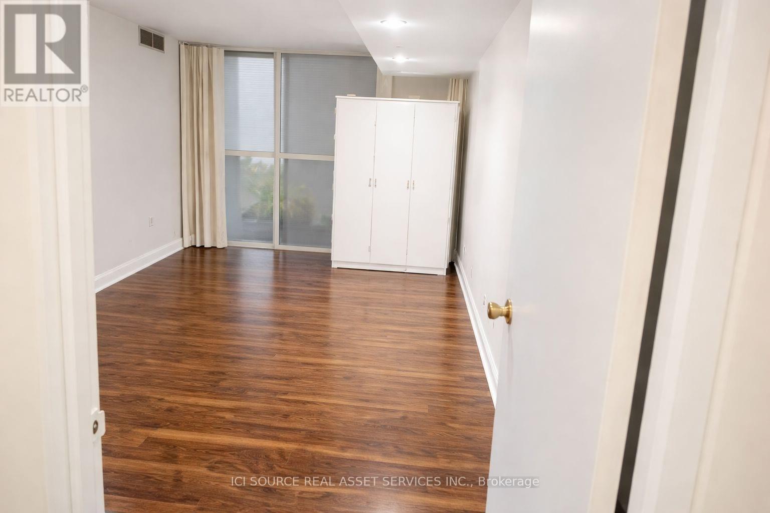 301 - 4205 Shipp Drive, Mississauga, Ontario  L4Z 2Y9 - Photo 3 - W12778164