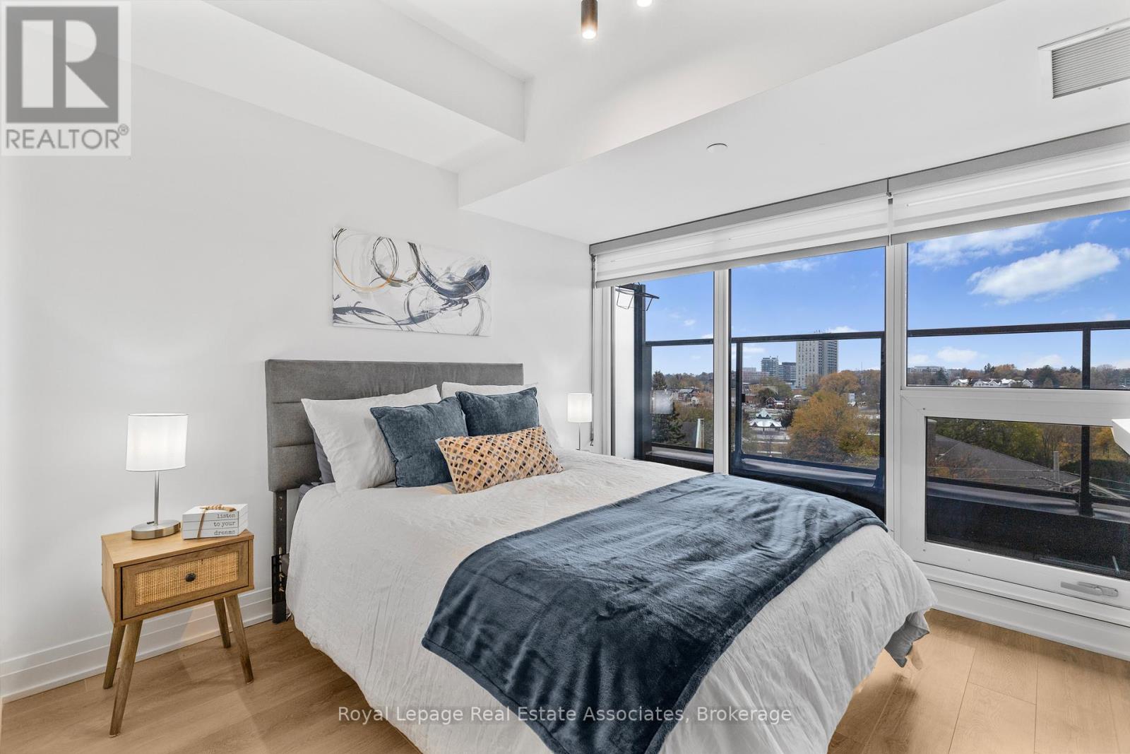 805 - 21 Park Street E, Mississauga, Ontario  L5G 0C2 - Photo 10 - W12778170