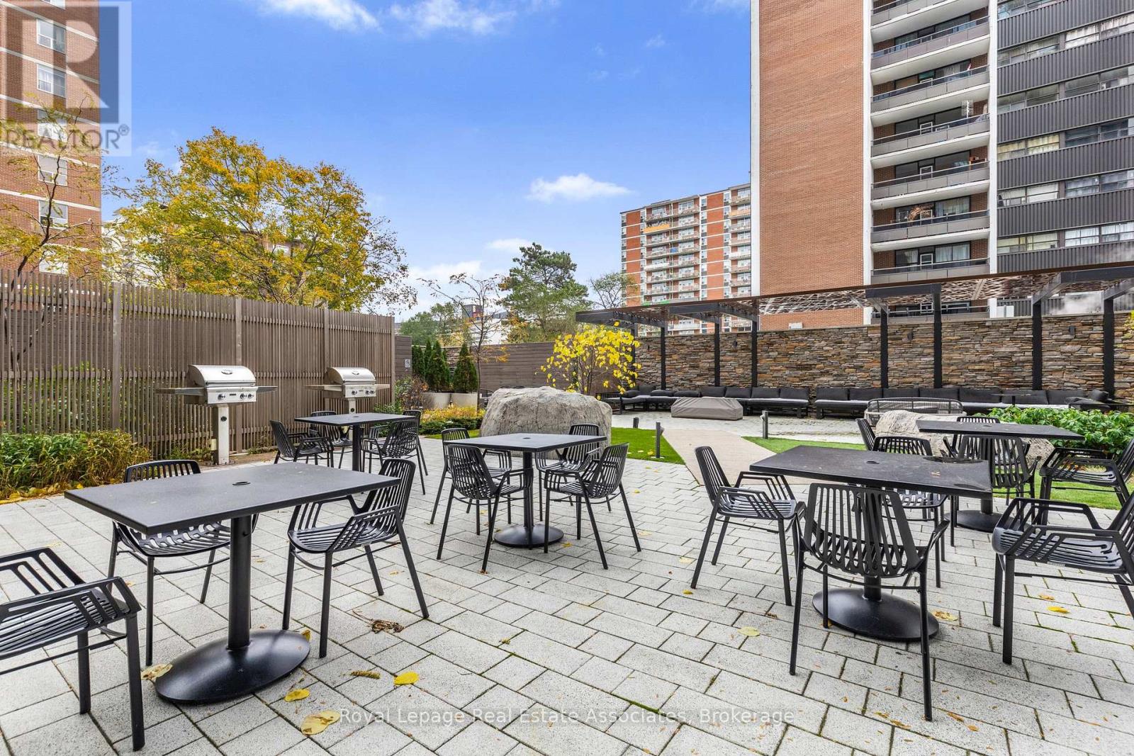 805 - 21 Park Street E, Mississauga, Ontario  L5G 0C2 - Photo 21 - W12778170