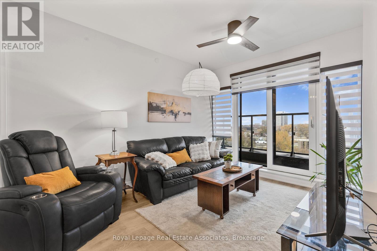 805 - 21 Park Street E, Mississauga, Ontario  L5G 0C2 - Photo 6 - W12778170