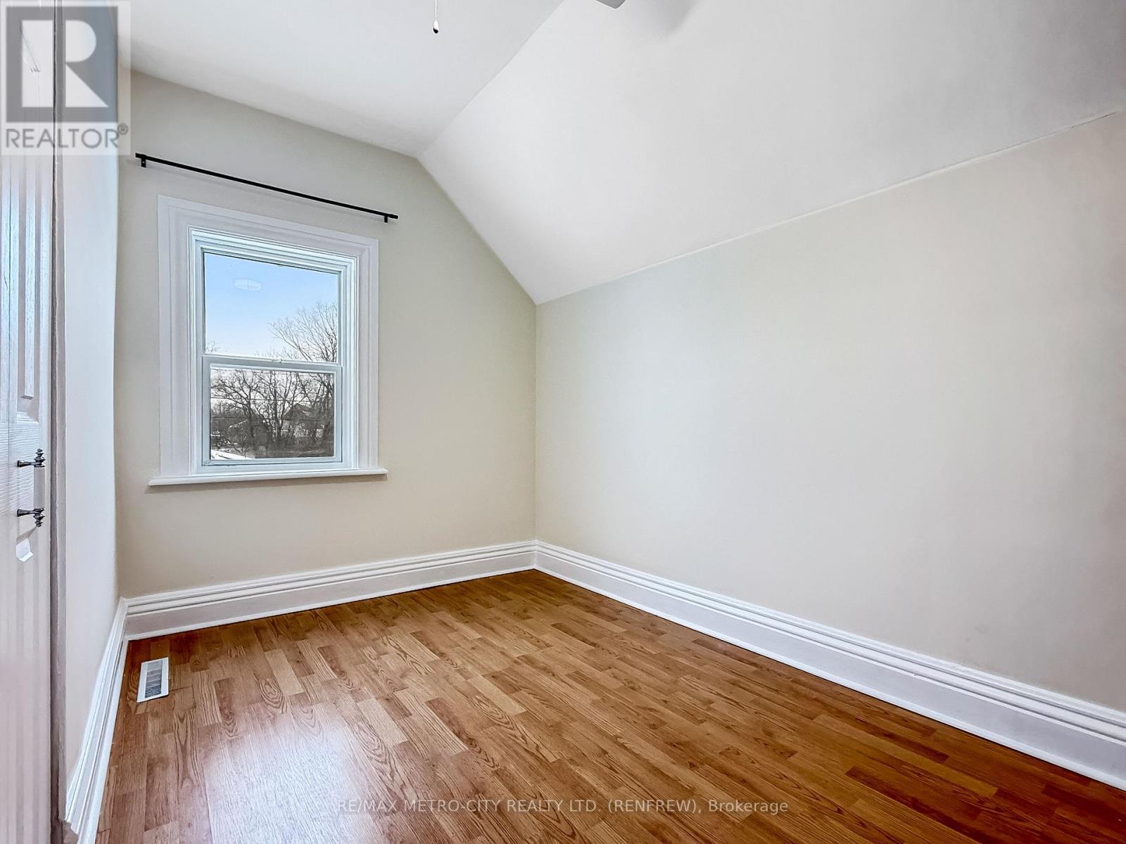 148 Farewell Street, Renfrew, Ontario  K7V 2H4 - Photo 16 - X12778178