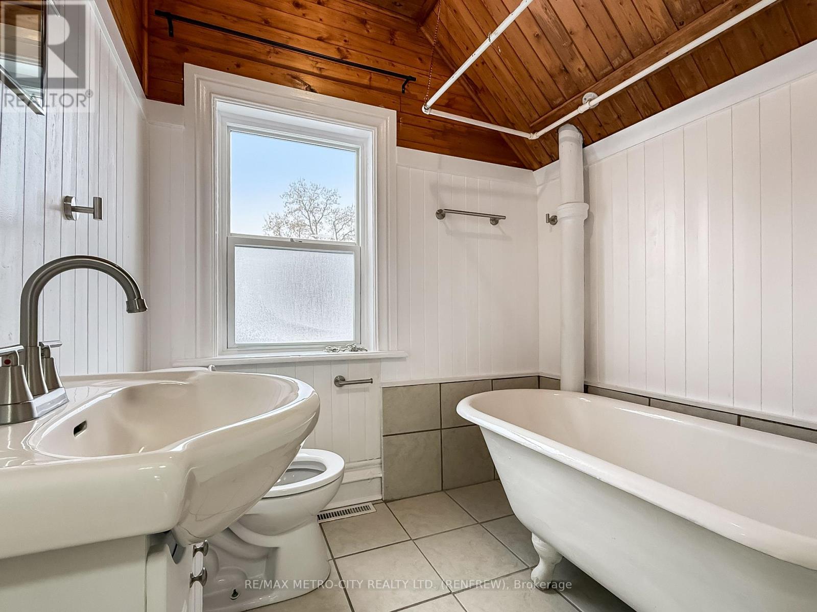 148 Farewell Street, Renfrew, Ontario  K7V 2H4 - Photo 17 - X12778178