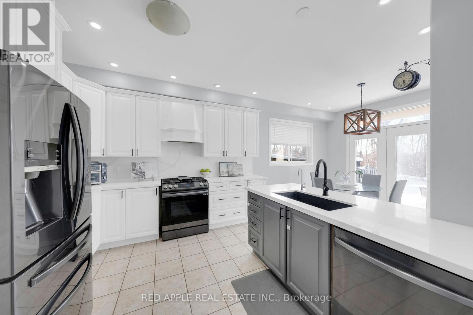 8 Strathmore Place, Barrie, Ontario  L4N 0K1 - Photo 10 - S12778200