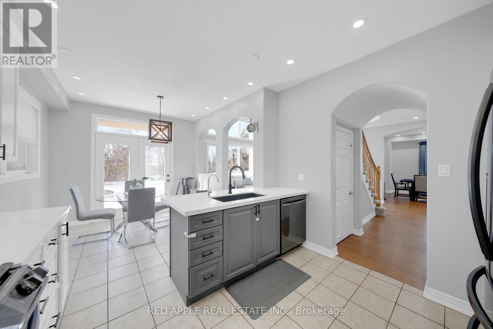 8 Strathmore Place, Barrie, Ontario  L4N 0K1 - Photo 11 - S12778200