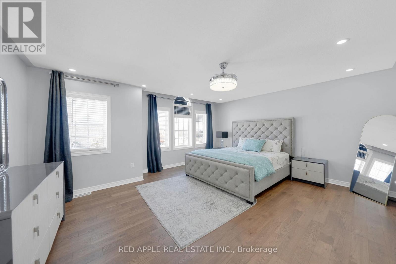 8 Strathmore Place, Barrie, Ontario  L4N 0K1 - Photo 16 - S12778200