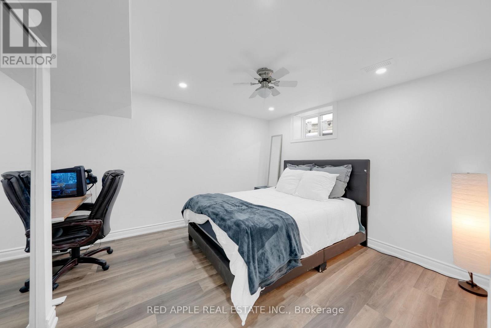 8 Strathmore Place, Barrie, Ontario  L4N 0K1 - Photo 27 - S12778200