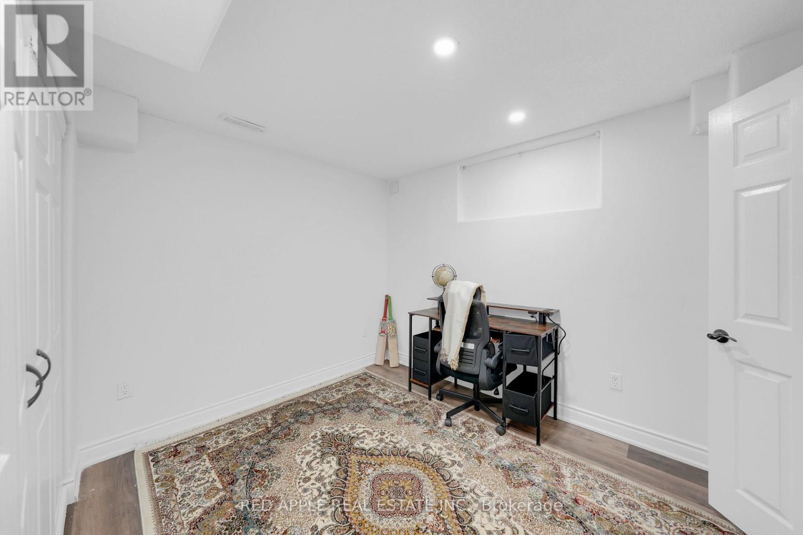 8 Strathmore Place, Barrie, Ontario  L4N 0K1 - Photo 28 - S12778200