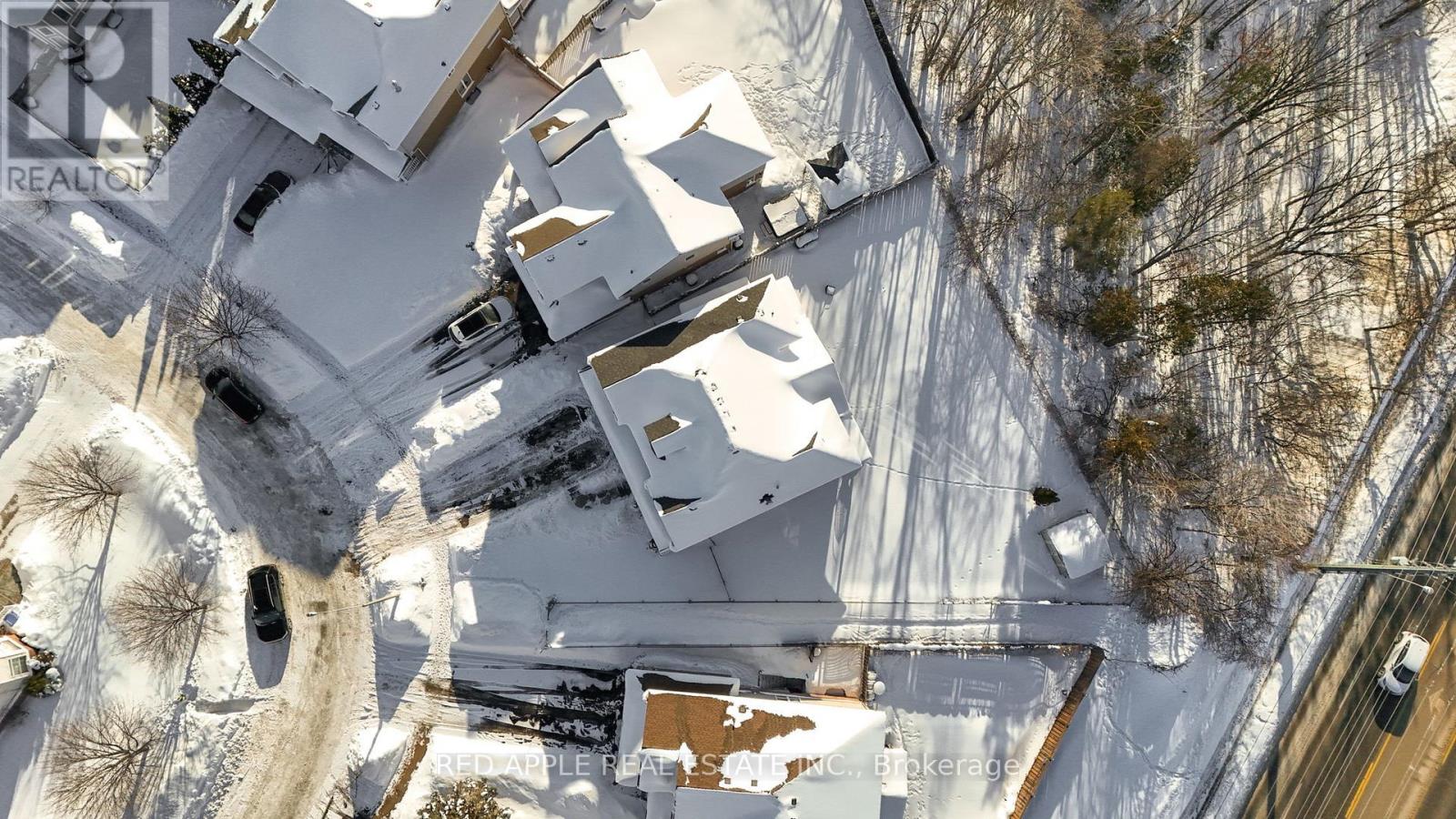 8 Strathmore Place, Barrie, Ontario  L4N 0K1 - Photo 3 - S12778200