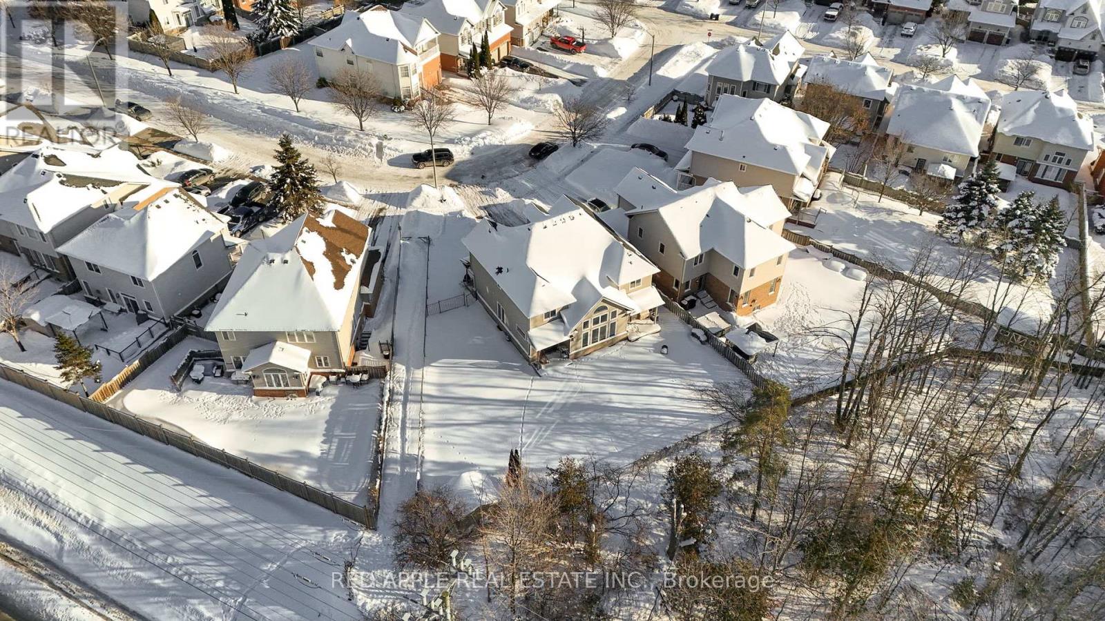 8 Strathmore Place, Barrie, Ontario  L4N 0K1 - Photo 33 - S12778200