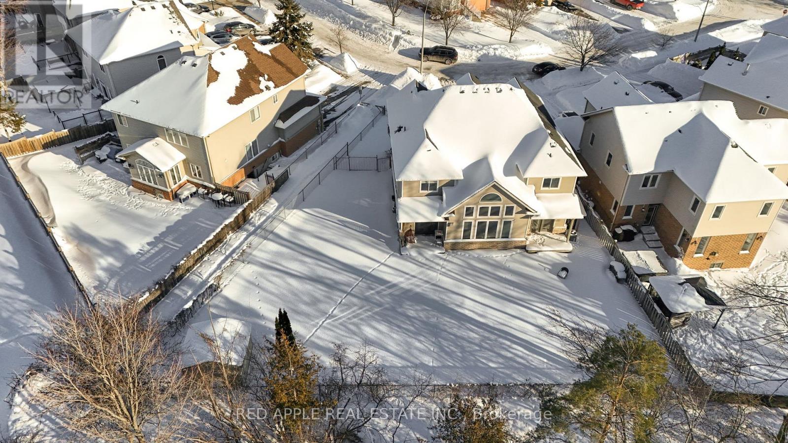 8 Strathmore Place, Barrie, Ontario  L4N 0K1 - Photo 4 - S12778200