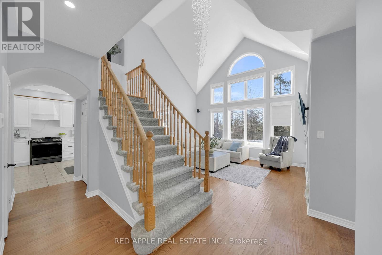 8 Strathmore Place, Barrie, Ontario  L4N 0K1 - Photo 5 - S12778200