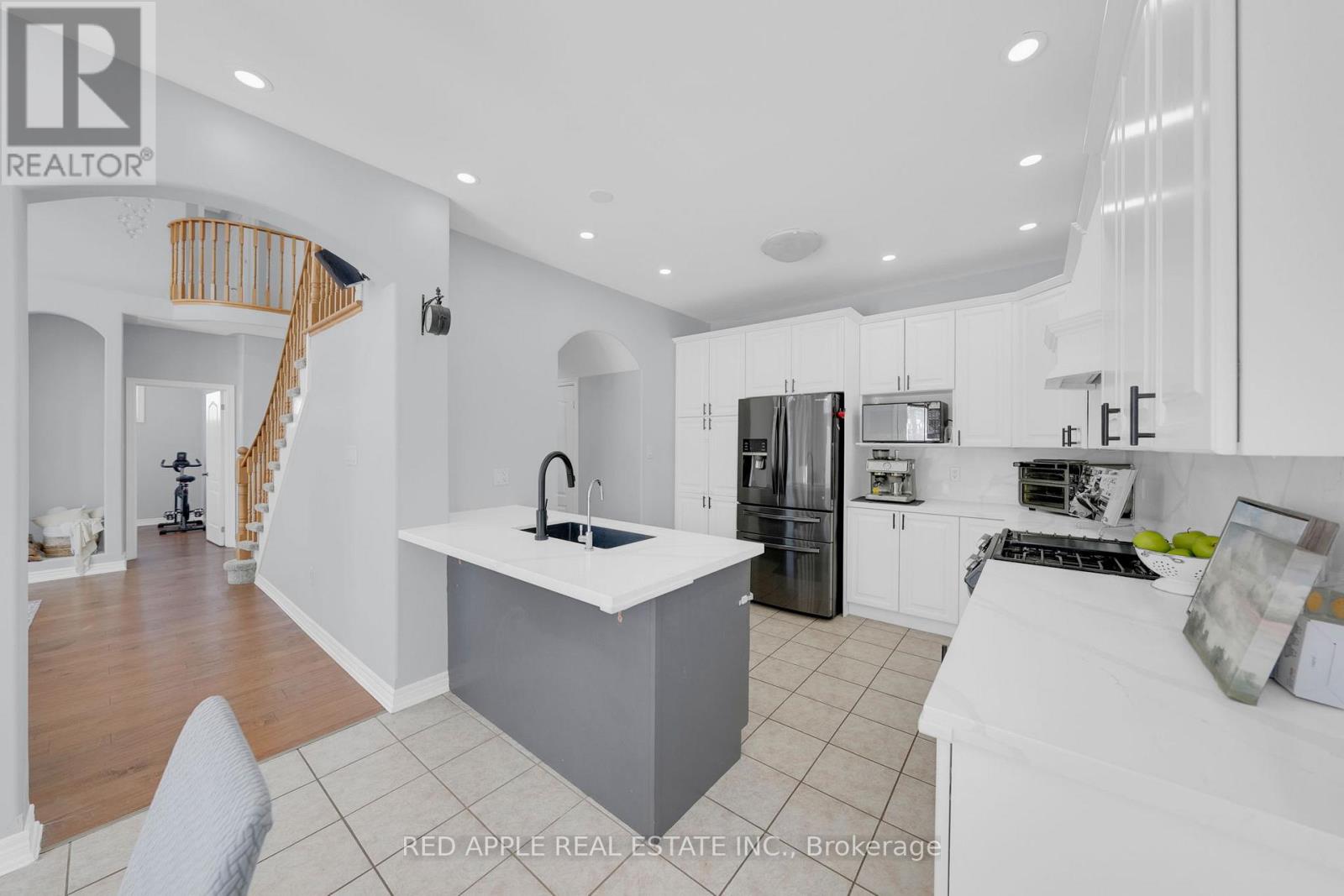 8 Strathmore Place, Barrie, Ontario  L4N 0K1 - Photo 9 - S12778200