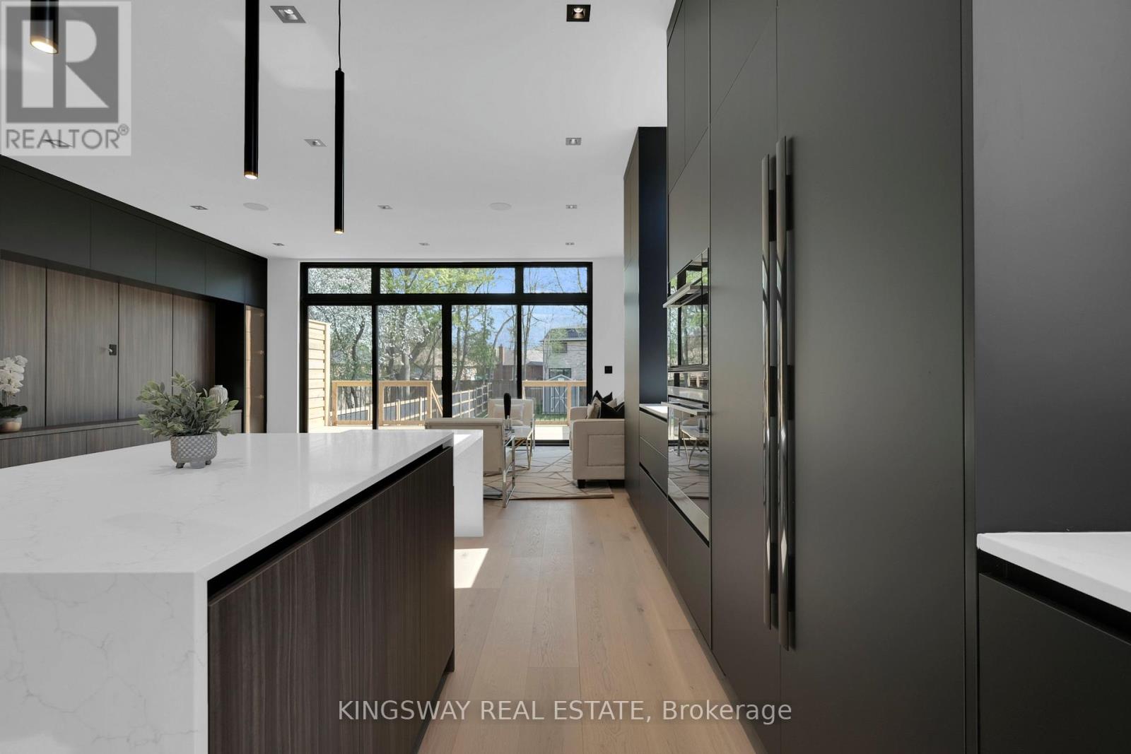 17 Broadview Avenue, Mississauga, Ontario  L5H 2S8 - Photo 25 - W12778192