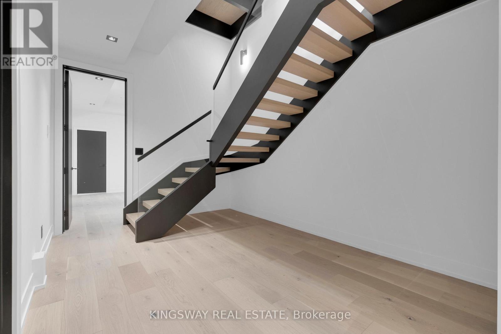 17 Broadview Avenue, Mississauga, Ontario  L5H 2S8 - Photo 45 - W12778192