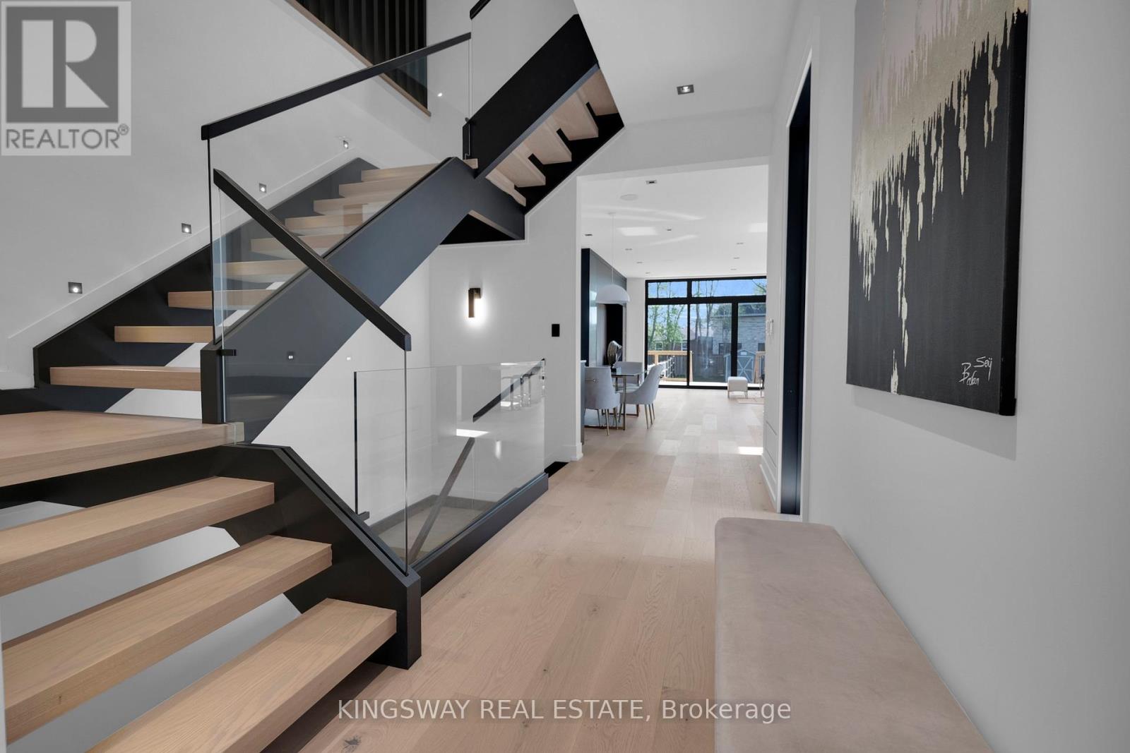 17 Broadview Avenue, Mississauga, Ontario  L5H 2S8 - Photo 8 - W12778192