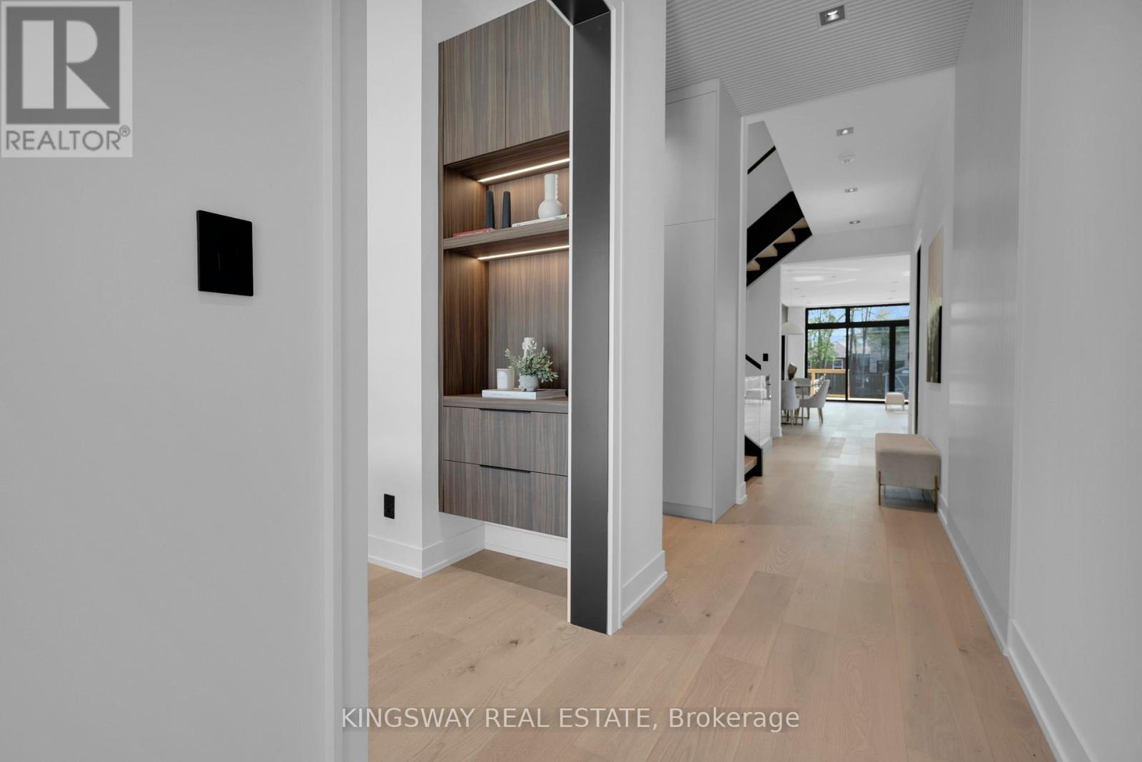 17 Broadview Avenue, Mississauga, Ontario  L5H 2S8 - Photo 9 - W12778192