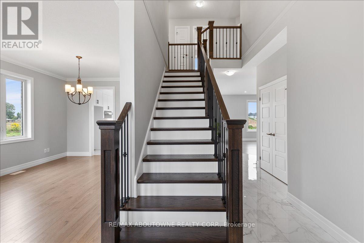 21 Sycamore Drive N, Tillsonburg, Ontario  N4G 5R9 - Photo 5 - X12778204